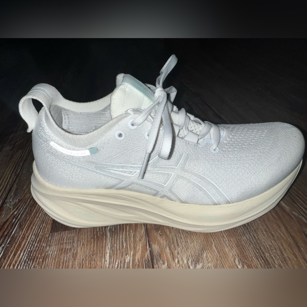 Women’s Asics Gel-Nimbus 26